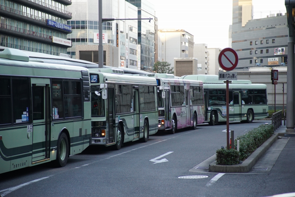 「バスで渋滞している」 2018年の京都駅前のバス事情を見てきました