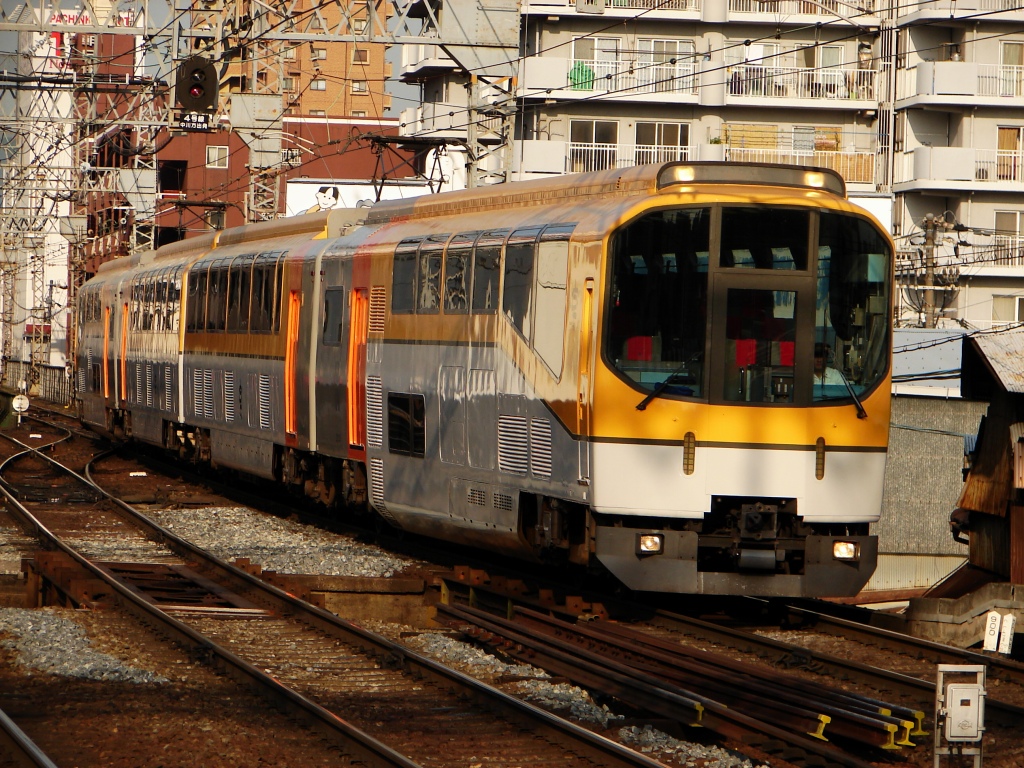 【近鉄】団体専用列車「楽 (20000系)」を臨時列車として運転