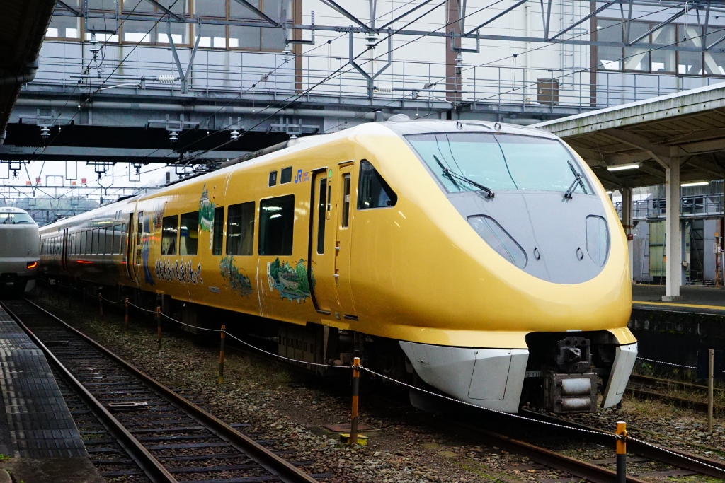 「大阪・京都で見た！」黄色い電車の正体は何？