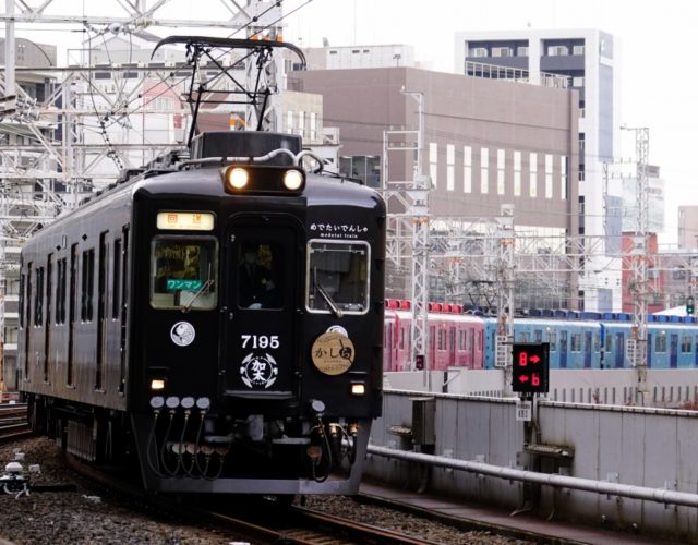 【南海】4つの「めでたい電車」が大阪にやってきた！100人近くが集まる