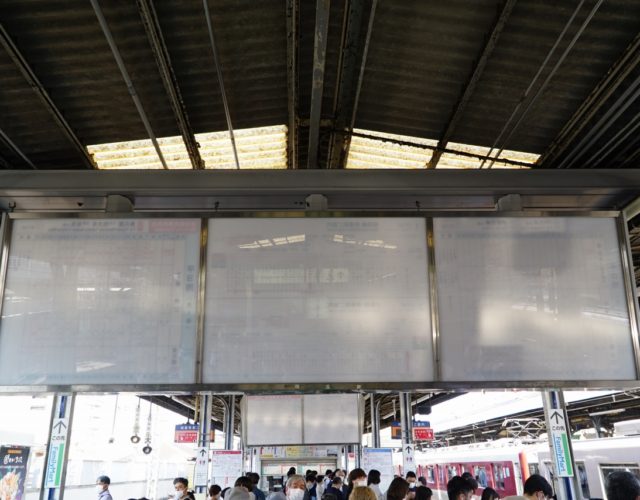 【近鉄】鶴橋駅の大型時刻表、使用停止に