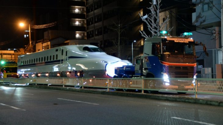 新幹線の新車「N700S系(J37編成)」が大阪市内を陸送