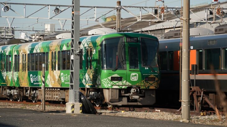 【JR西日本】221系が緑色に！旅キャンペーンの一環で