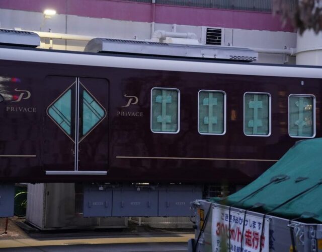 【ア】阪急の有料座席車「プライベース」が陸送搬入！