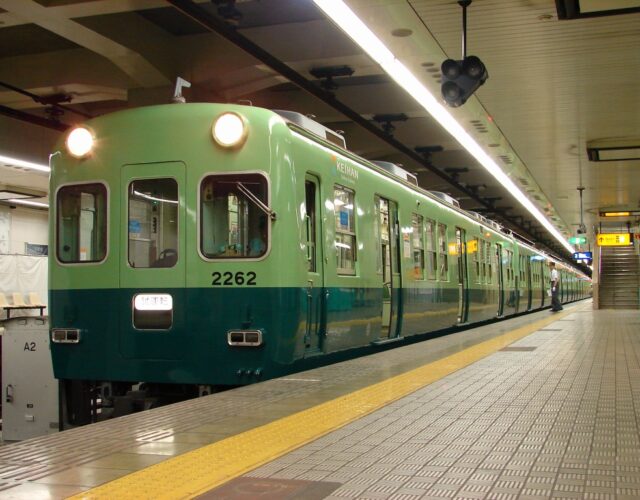【京阪】2200系、登場60年記念でリバイバル塗装実施